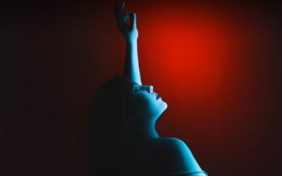 8 gestos que incendeiam uma mulher